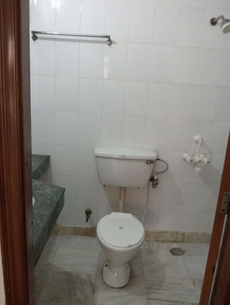 Bathroom, sai-kutir-sector-49 2 Bedroom 200 Sq.Yd. Villa In Sector 49 Noida 10084300