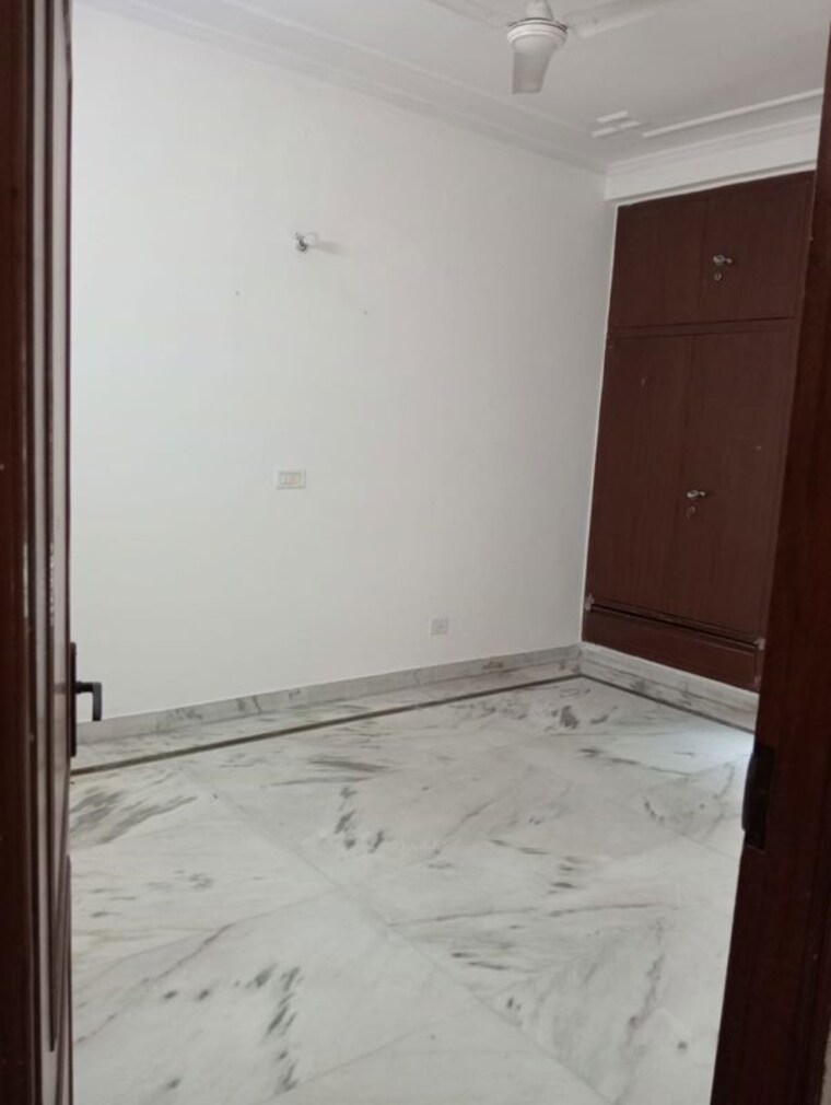 Room, sai-kutir-sector-49 2 Bedroom 200 Sq.Yd. Villa In Sector 49 Noida 10084300