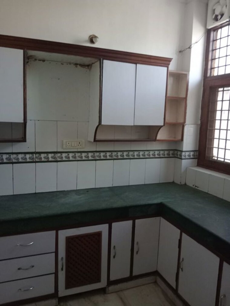 Kitchen, sai-kutir-sector-49 2 Bedroom 200 Sq.Yd. Villa In Sector 49 Noida 10084300