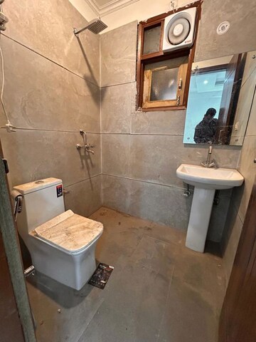 Bathroom in 2 BHK Builder Floor at Palm Residency Chhatarpur, Chattarpur – for Rent