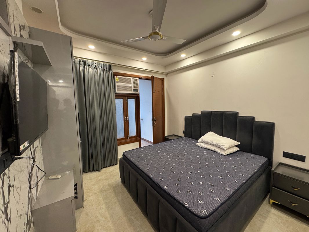 1 BHK + Servant Room Builder Floor For Rent in Chattarpur