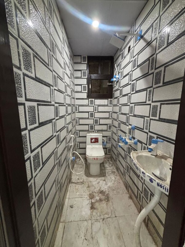 Balcony, samridhi-luxury-homes 3 Bedroom 1350 Sq.Ft. Builder Floor In Baraula Noida 10084339