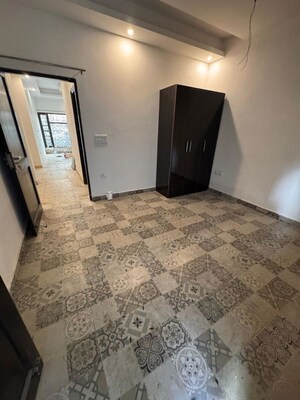 Room in 3 BHK Builder Floor at Jakhan – for Rent