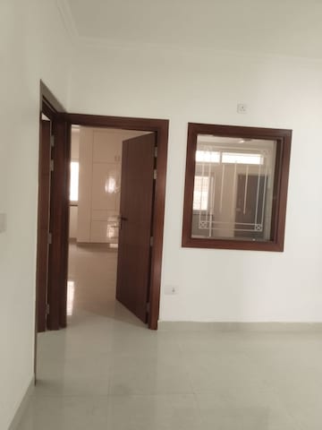 Room in 4 BHK Apartment at Sarita Vihar – for Rent