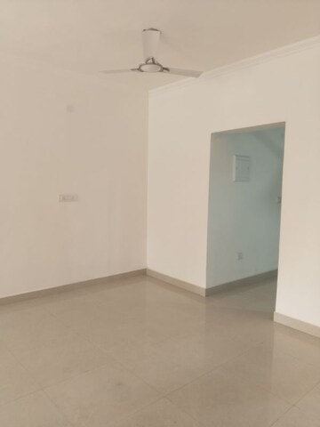 Room in 4 BHK Apartment at Sarita Vihar – for Rent
