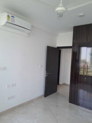 Room in 3 BHK Apartment at Oberoi Sky City, Borivali East – for Rent
