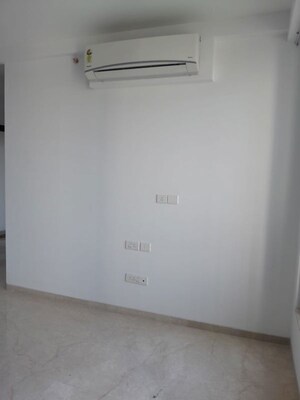 Room in 3 BHK Apartment at Oberoi Sky City, Borivali East – for Rent