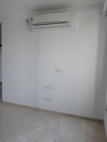 Room in 3 BHK Apartment at Oberoi Sky City, Borivali East – for Rent