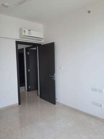 Room in 3 BHK Apartment at Oberoi Sky City, Borivali East – for Rent