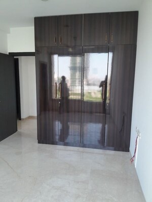 Room in 3 BHK Apartment at Oberoi Sky City, Borivali East – for Rent