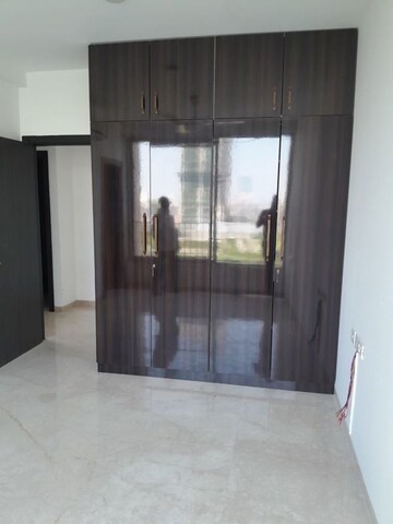 Room in 3 BHK Apartment at Oberoi Sky City, Borivali East – for Rent