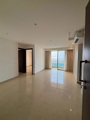 Room in 3 BHK Apartment at Hiranandani Highland, Powai – for Rent