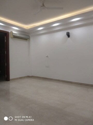 Room in 2 BHK Builder Floor at Safdarjung Enclave – for Rent