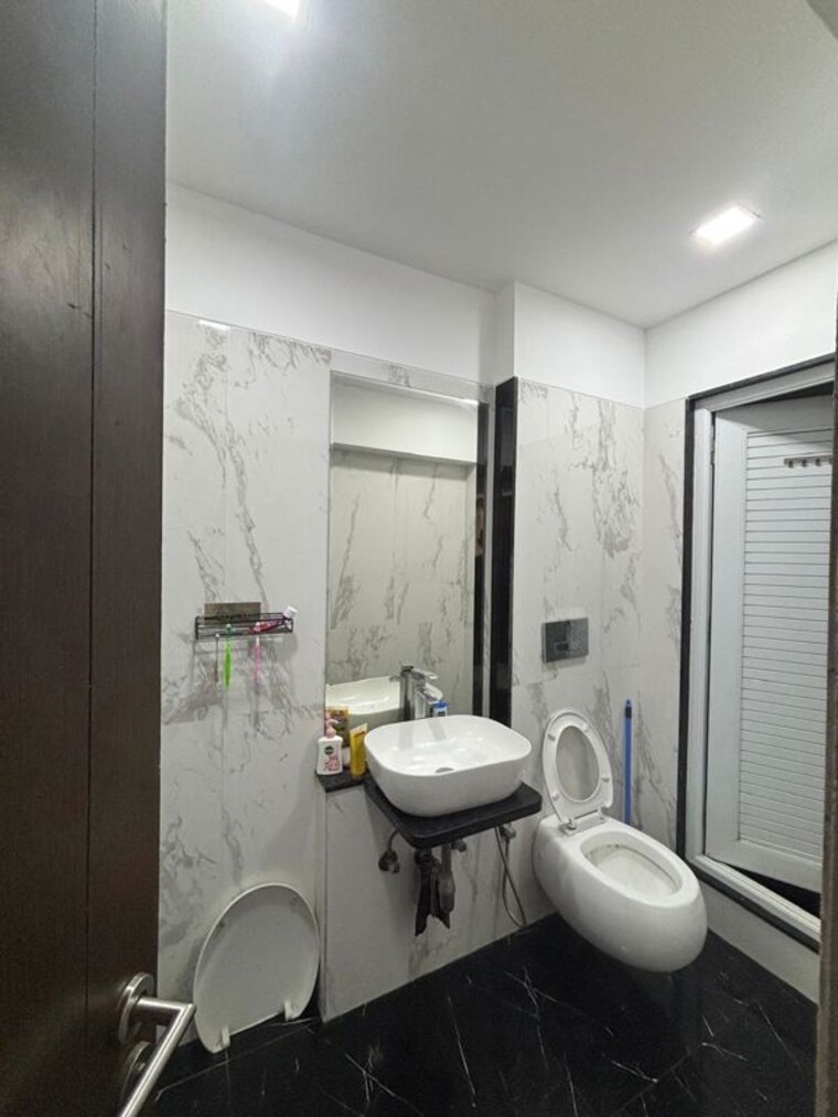 Bathroom, ruparel-ariana 3 Bedroom 1400 Sq.Ft. Apartment In Parel Mumbai 10084441