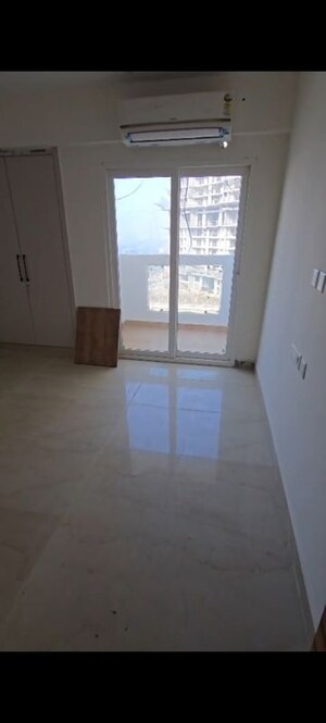 Room in 3 BHK Apartment at Samridhi Luxuriya Avenue, Sector 150 – for Rent