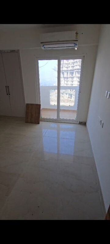 Room in 3 BHK Apartment at Samridhi Luxuriya Avenue, Sector 150 – for Rent