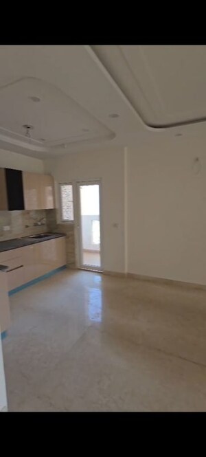 Room in 3 BHK Apartment at Samridhi Luxuriya Avenue, Sector 150 – for Rent