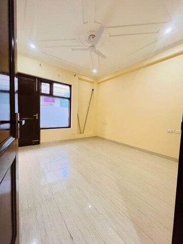 Room in 3 BHK Independent House at Sector 46 – for Rent