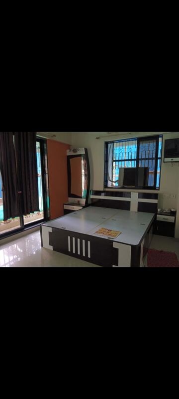 Master Bedroom in 2 BHK Apartment at Madhushri Apartment, Goregaon East – for Rent
