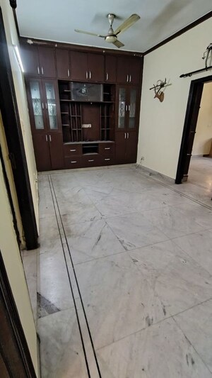 Room in 2 BHK Builder Floor at Sector 38 – for Rent