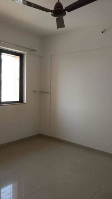 Room in 1 BHK Apartment at Puranik Hometown Phase II, Ghodbunder Road – for Sale