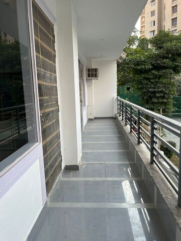 Balcony in 1 BHK Builder Floor at Ansal Sushant Lok I, Sector 43 – for Rent