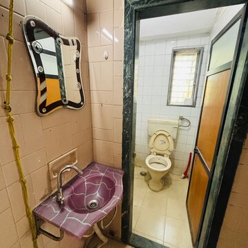 Bathroom in 1 BHK Apartment at Mulund West – for Rent
