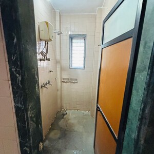 Bathroom in 1 BHK Apartment at Mulund West – for Rent