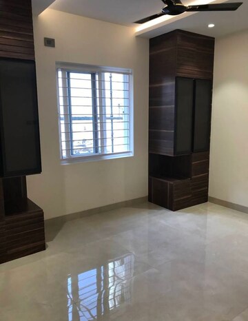 Room in 3 BHK Apartment at Prestige Beverly Hills, Kokapet – for Rent