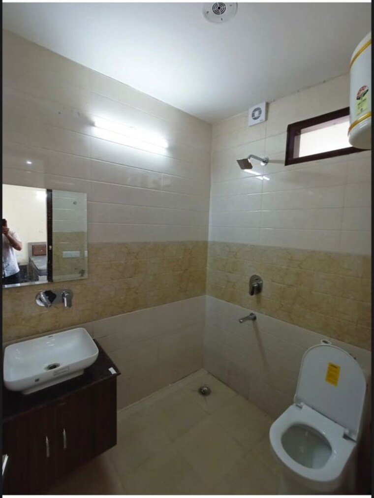 Bathroom, sector 47 Studio 648 Sq.Ft. Builder Floor In Sector 47 Gurgaon 10084566