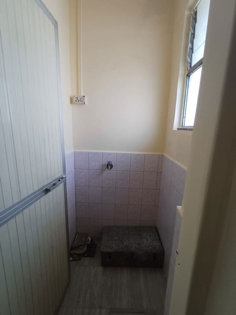 Bathroom, pratap-tower 2 Bedroom 800 Sq.Ft. Apartment In Uthalsar Thane 10084574