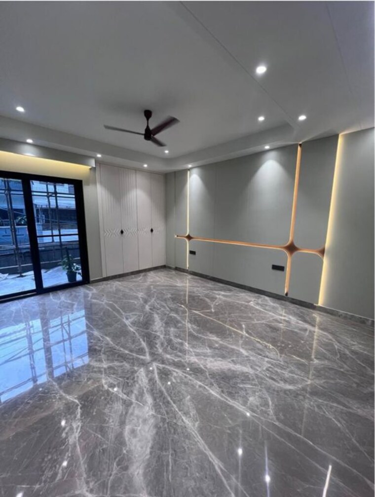 Room, naraina 4 Bedroom 300 Sq.Yd. Builder Floor In Naraina Delhi 9164160