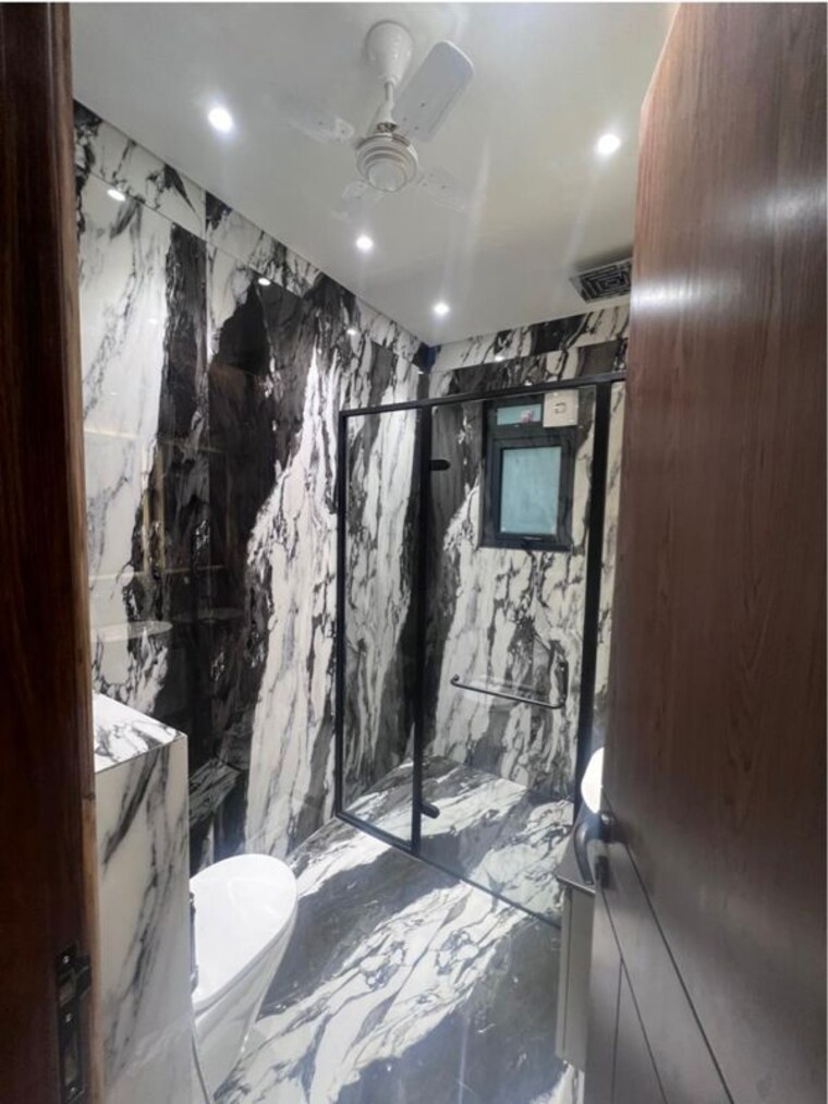 Bathroom, naraina 4 Bedroom 300 Sq.Yd. Builder Floor In Naraina Delhi 9164160
