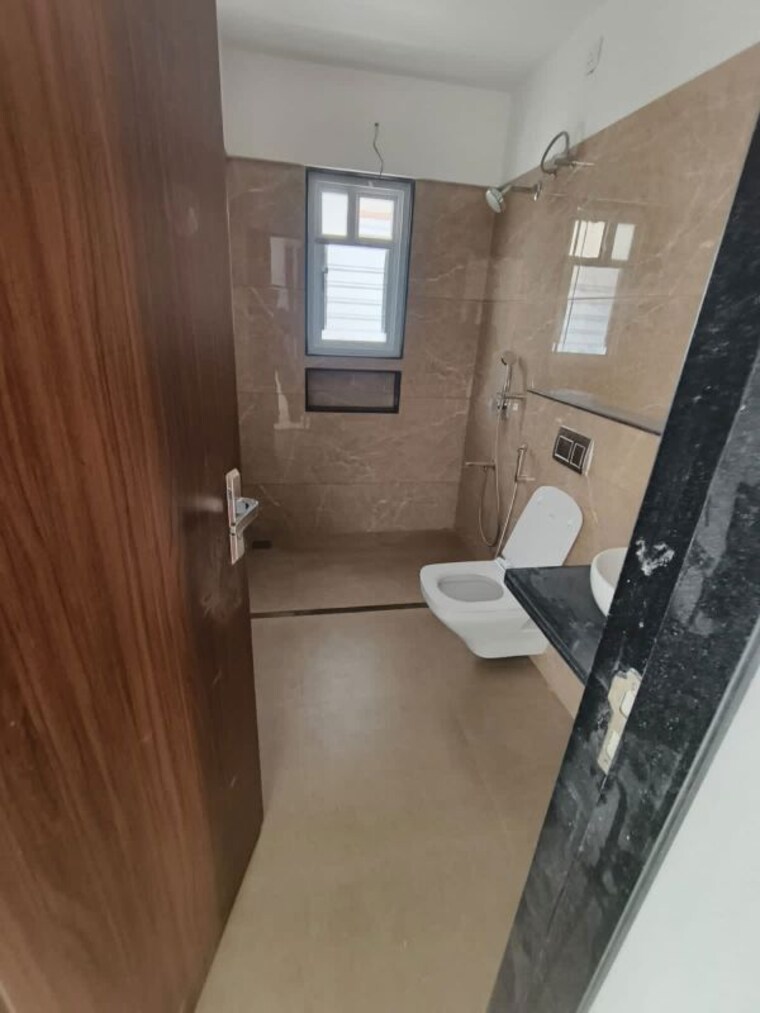 Bathroom, prabhat road 4 Bedroom 2200 Sq.Ft. Apartment In Prabhat Road Pune 10065805