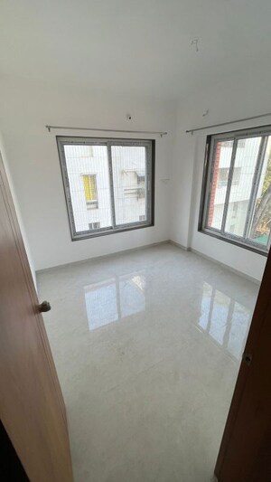 Room in 4 BHK Apartment at Prabhat Road – for Rent