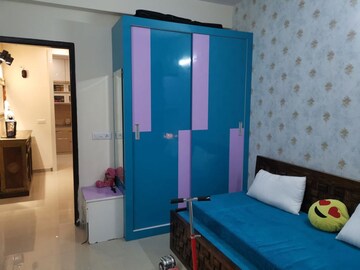 Room in 3 BHK Apartment at Omaxe R2, Gomti Nagar – for Sale