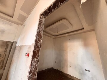 Room in 3 BHK Independent House at Jankipuram – for Sale