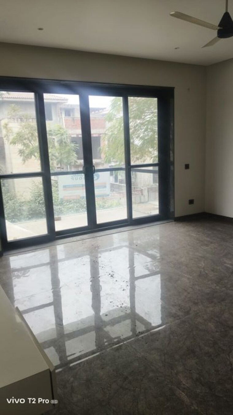 Room, unitech-uniworld-resorts-the-residences 4 Bedroom 4500 Sq.Ft. Builder Floor In Sector 33 Gurgaon 10084681