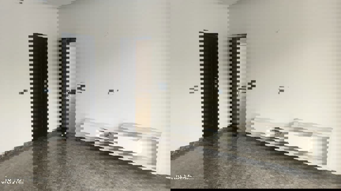 4 BHK + Pooja Room,Servant Room 4500 Sq.Ft. Builder Floor in Unitech Uniworld Resorts-The Residences