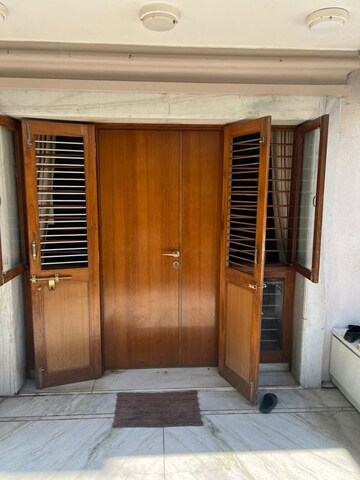 6 BHK Villa – Entrance View at Satellite - for Rent