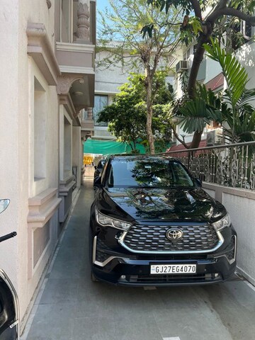 Parking in 6 BHK Villa at Satellite – for Rent