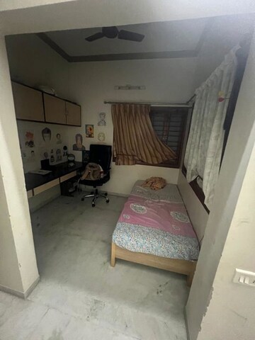 Study Room in 6 BHK Villa at Satellite – for Rent