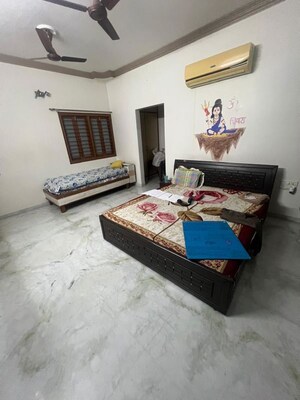 Master Bedroom in 6 BHK Villa at Satellite – for Rent