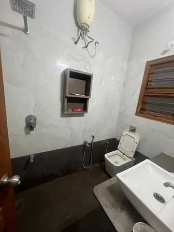 Bathroom in 6 BHK Villa at Satellite – for Rent