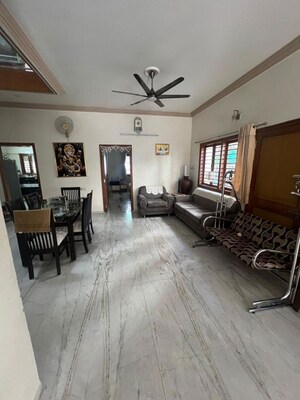 Hall in 6 BHK Villa at Satellite – for Rent