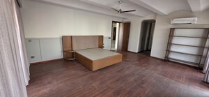 Room in 4 BHK Builder Floor at Unitech Uniworld Resorts-The Residences, Sector 33 – for Rent