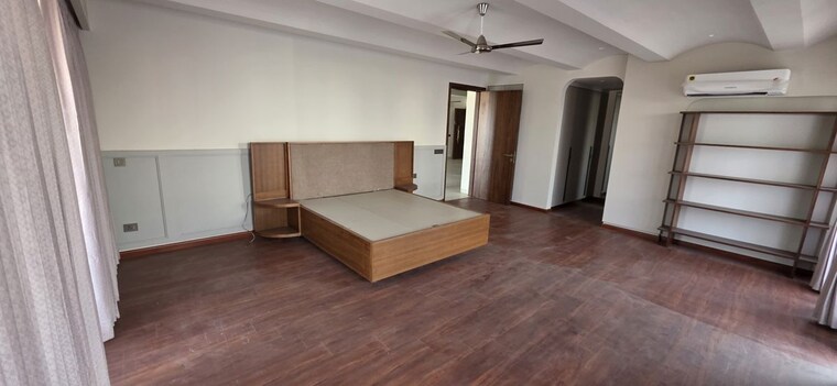 Room, unitech-uniworld-resorts-the-residences 4 Bedroom 4600 Sq.Ft. Builder Floor In Sector 33 Gurgaon 10084698