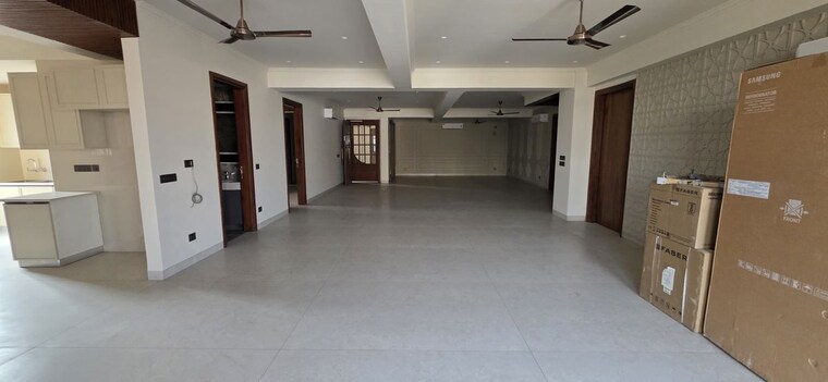 Living Room, unitech-uniworld-resorts-the-residences 4 Bedroom 4600 Sq.Ft. Builder Floor In Sector 33 Gurgaon 10084698
