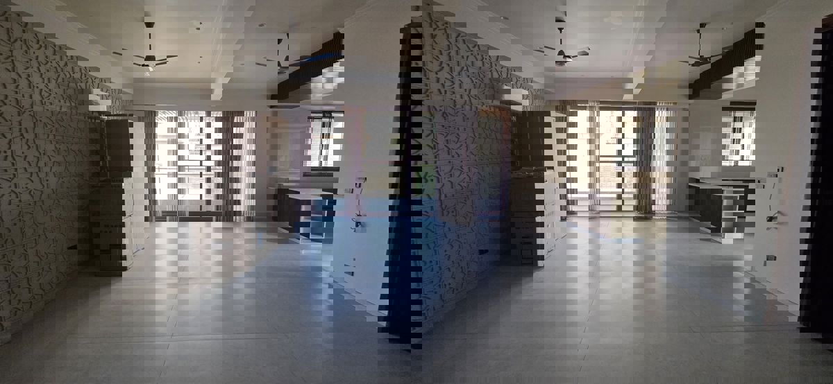 4 BHK + Pooja Room,Servant Room 4600 Sq.Ft. Builder Floor in Unitech Uniworld Resorts-The Residences