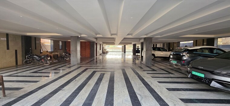  Parking, unitech-uniworld-resorts-the-residences 4 Bedroom 4600 Sq.Ft. Builder Floor In Sector 33 Gurgaon 10084698